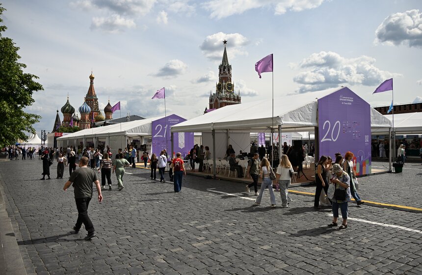 Книжный фестиваль "Красная площадь" открылся в Москве 20 фото