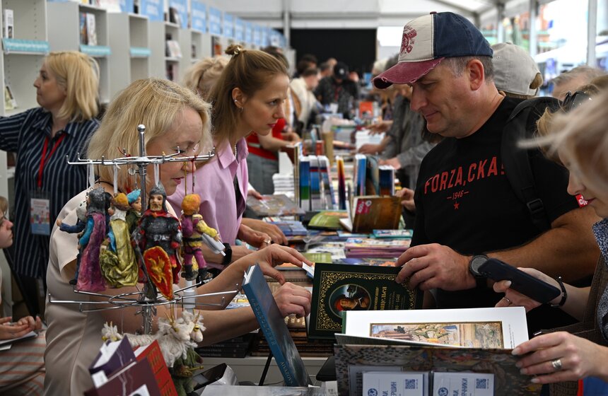 Книжный фестиваль "Красная площадь" открылся в Москве 8 фото