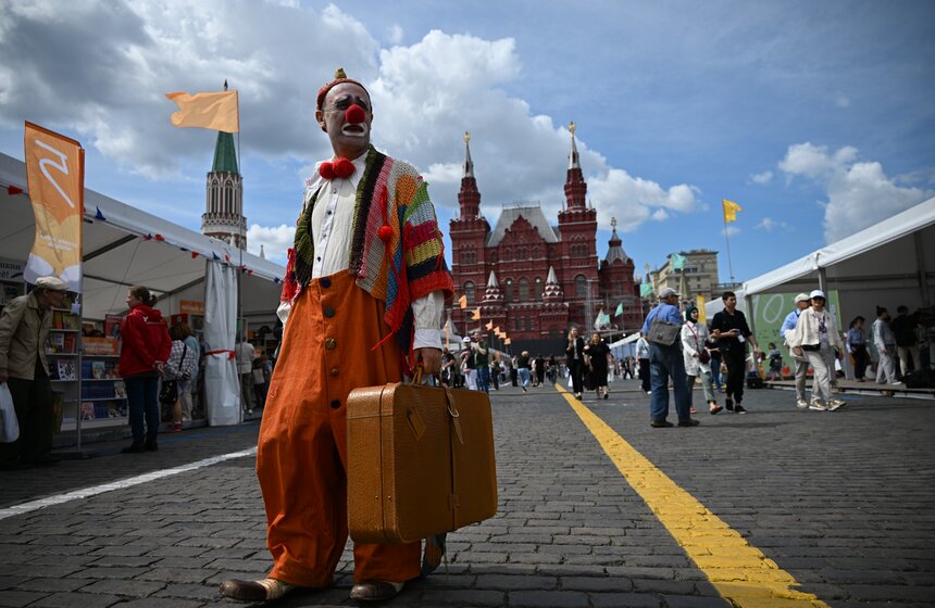 Книжный фестиваль "Красная площадь" открылся в Москве 16 фото