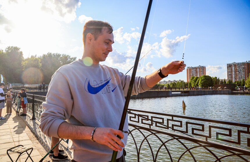 Чемпионат по рыбной ловле стартовал на фестивале "Москва – на волне. Рыбная неделя" 10 фото