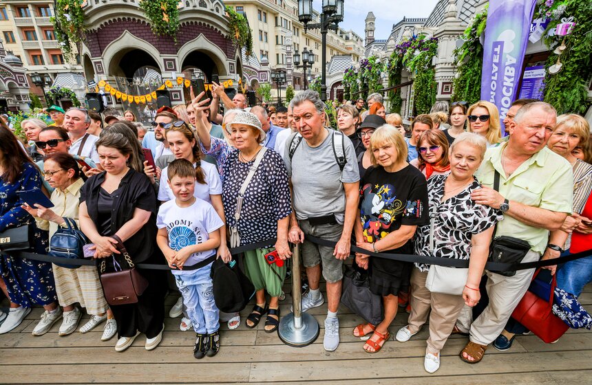 На фестивале "Москва – на волне. Рыбная неделя" сварили 150 литров ухи 14 фото