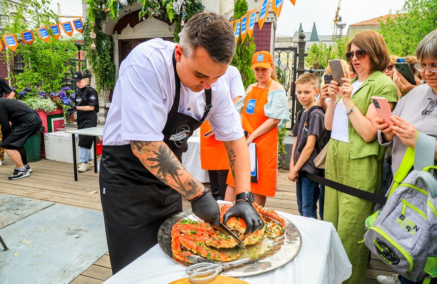 На фестивале "Москва – на волне. Рыбная неделя" сварили 150 литров ухи 12 фото