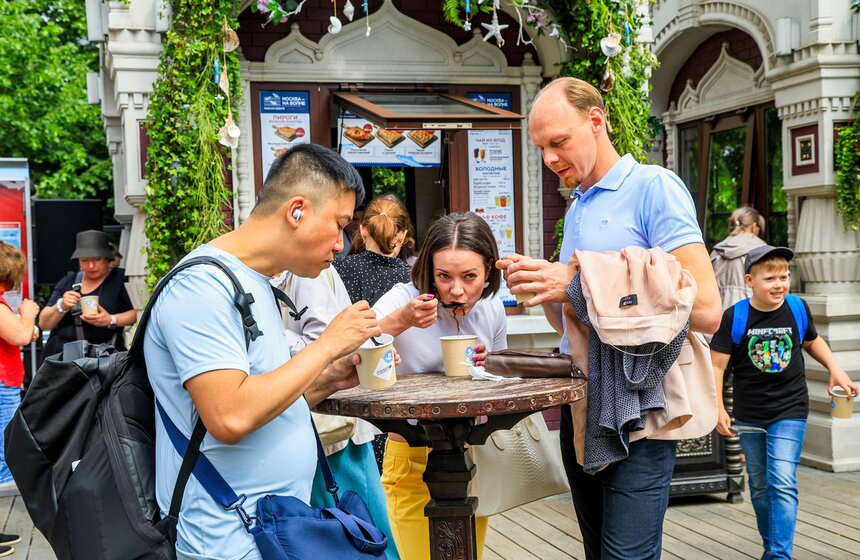 На фестивале "Москва – на волне. Рыбная неделя" сварили 150 литров ухи 20 фото