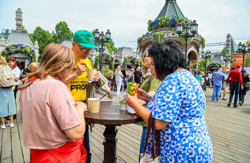 На фестивале "Москва – на волне. Рыбная неделя" сварили 150 литров ухи 19 фото