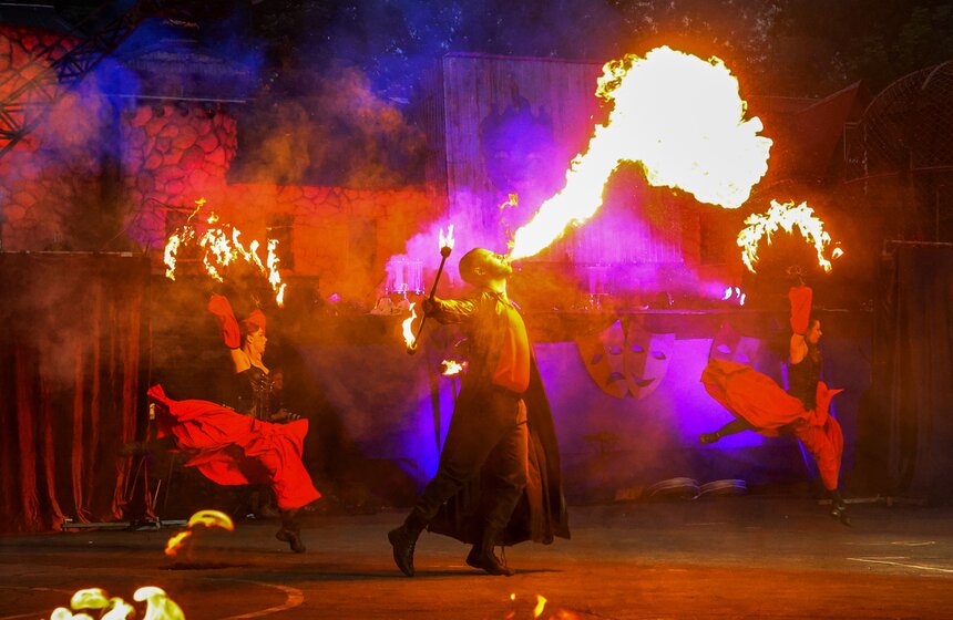 В Москве прошел "Вселенский карнавал огня" 11 фото