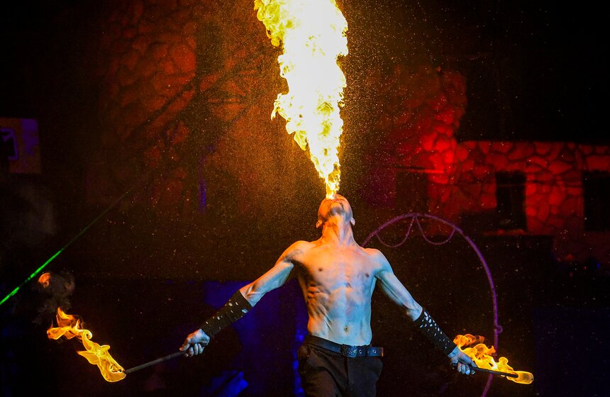 В Москве прошел "Вселенский карнавал огня" 17 фото