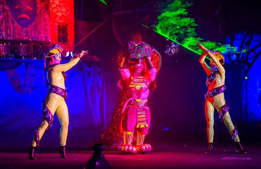 В Москве прошел "Вселенский карнавал огня" 21 фото