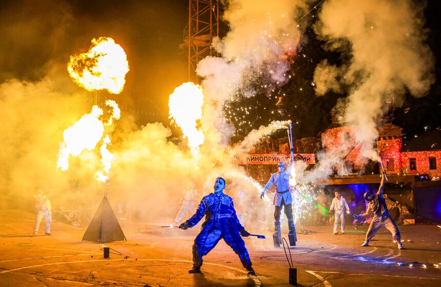В Москве прошел "Вселенский карнавал огня" 31 фото