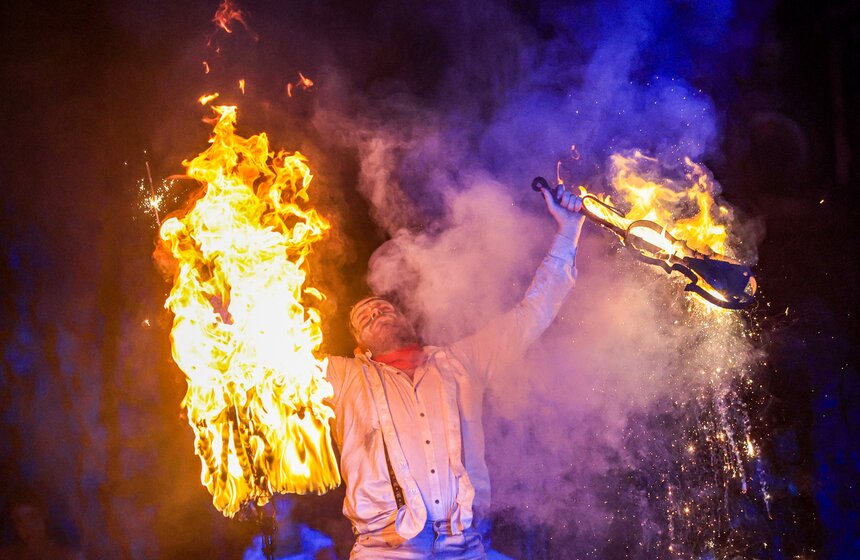 В Москве прошел "Вселенский карнавал огня" 29 фото