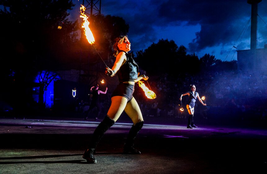 В Москве прошел "Вселенский карнавал огня" 18 фото