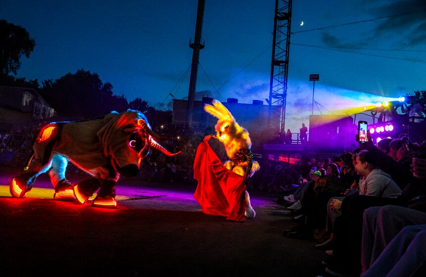 В Москве прошел "Вселенский карнавал огня" 22 фото