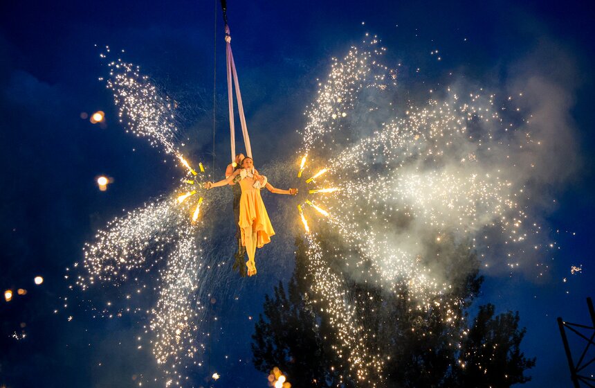 В Москве прошел "Вселенский карнавал огня" 14 фото