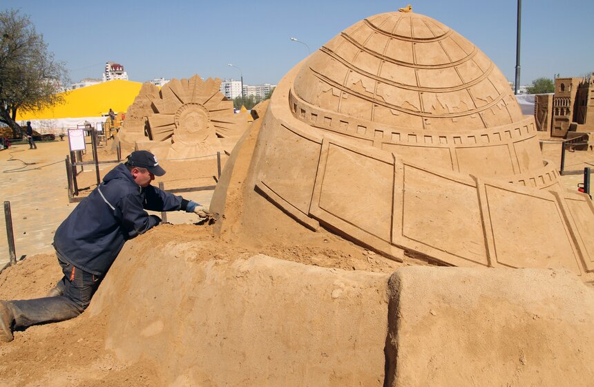 В Коломенском проходит выставка песочных фигур 2 фото