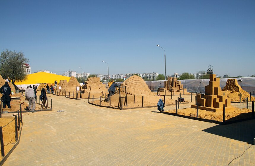 В Коломенском проходит выставка песочных фигур 1 фото