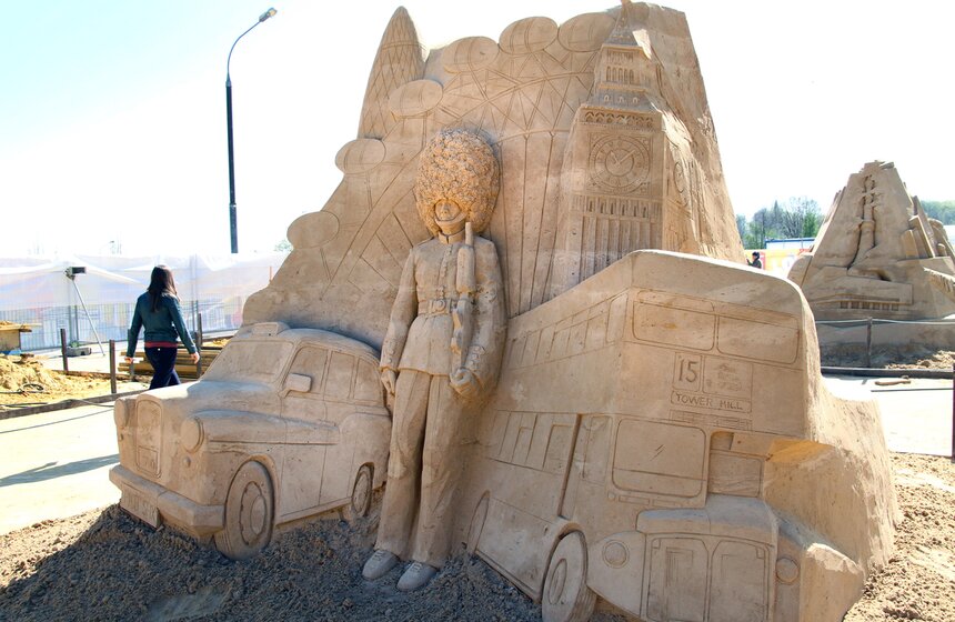 В Коломенском проходит выставка песочных фигур 7 фото