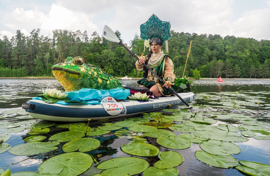 Костюмированная сап-регата прошла в Серебряном Бору 7 фото