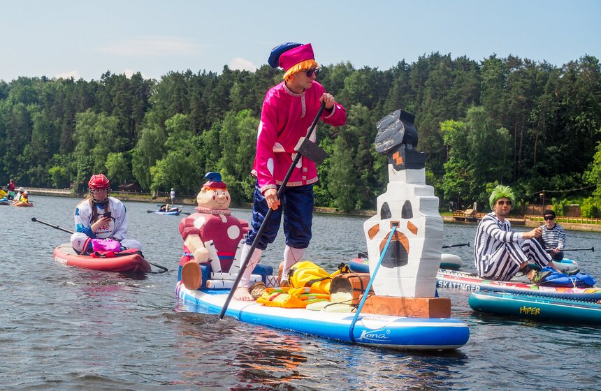 Костюмированная сап-регата прошла в Серебряном Бору 15 фото