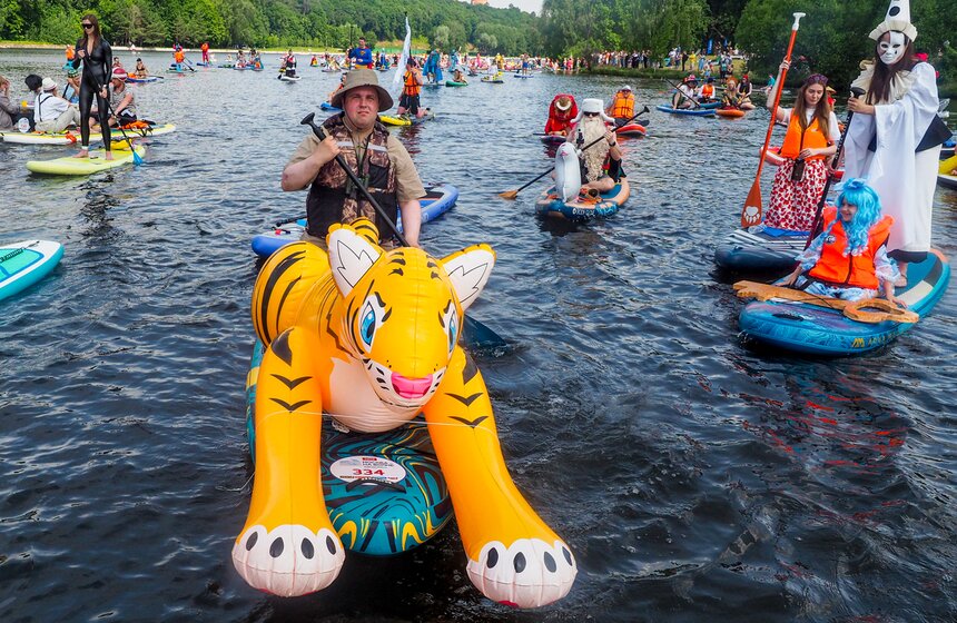 Костюмированная сап-регата прошла в Серебряном Бору 21 фото