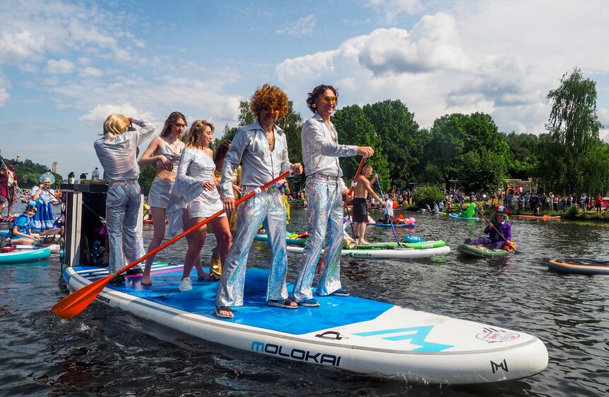 Костюмированная сап-регата прошла в Серебряном Бору 18 фото