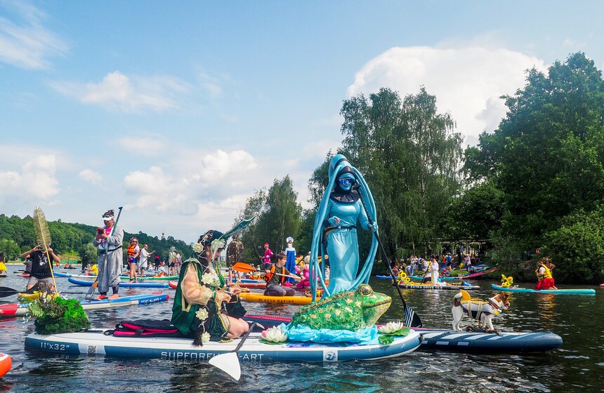 Костюмированная сап-регата прошла в Серебряном Бору 14 фото