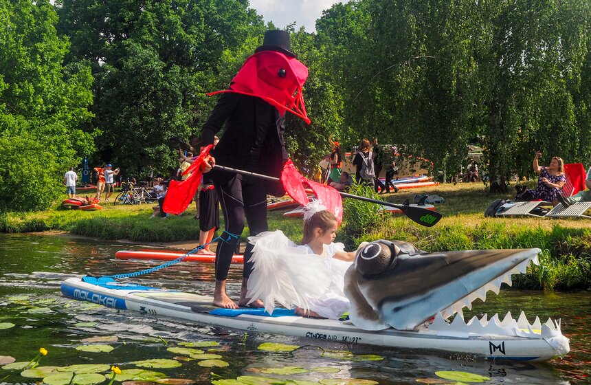 Костюмированная сап-регата прошла в Серебряном Бору 9 фото