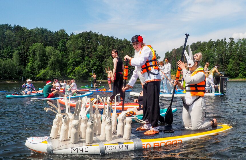 Костюмированная сап-регата прошла в Серебряном Бору 20 фото