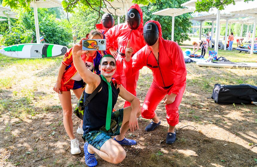 Костюмированная сап-регата прошла в Серебряном Бору 1 фото