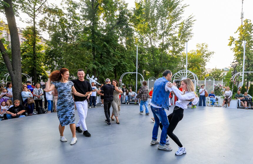 Хореограф Евгений Папунаишвили провел мастер-класс проекта "Улица. Танцы" в Москве 2 фото