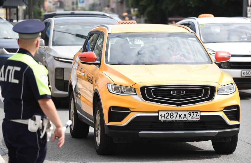 Рейд среди водителей такси прошел в Москве 12 фото