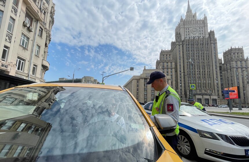 Рейд среди водителей такси прошел в Москве 11 фото