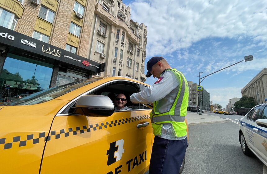 Рейд среди водителей такси прошел в Москве 4 фото