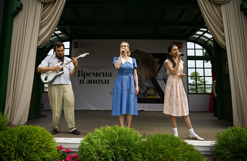 Москва погрузилась в прошлое на фестивале "Времена и эпохи" 9 фото