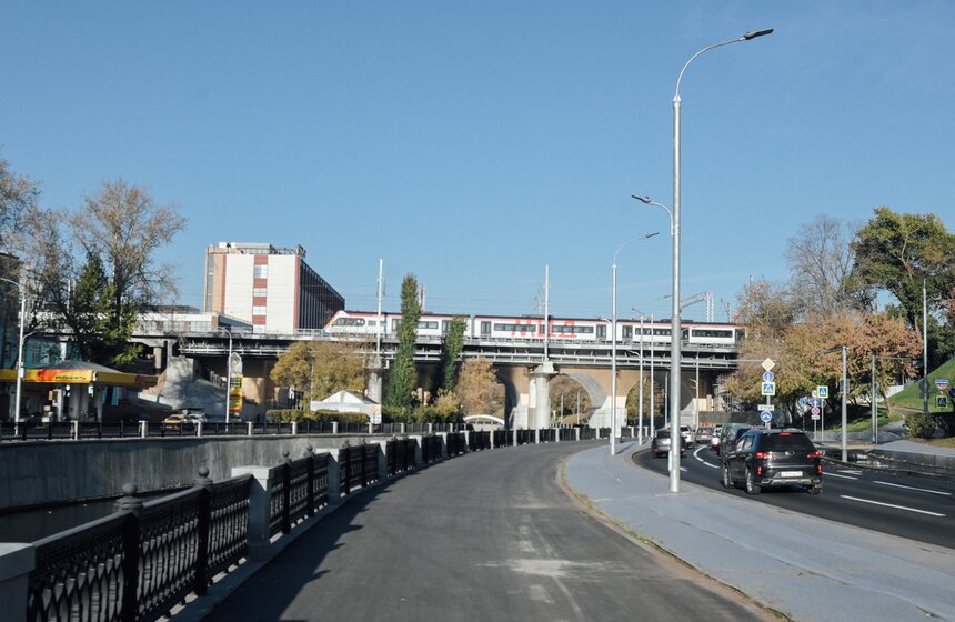 Территории вдоль Яузы преобразили в рамках программы по благоустройству набережных 17 фото