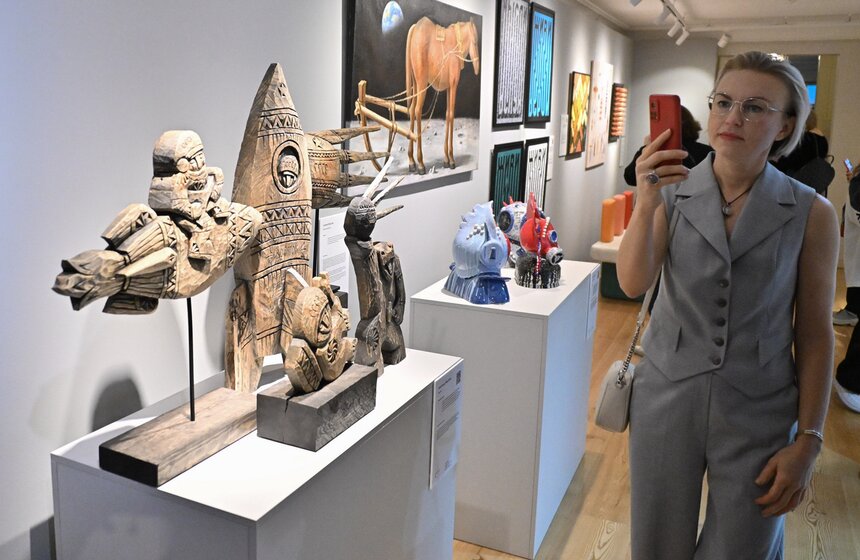 Выставка "Трын*Трава. Современный русский стиль" проходит в Москве 3 фото