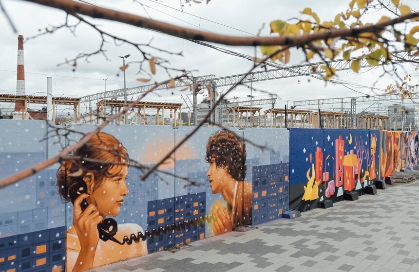 Выставка "Теплые объятия столицы" стартовала возле станции метро "Курская" 11 фото