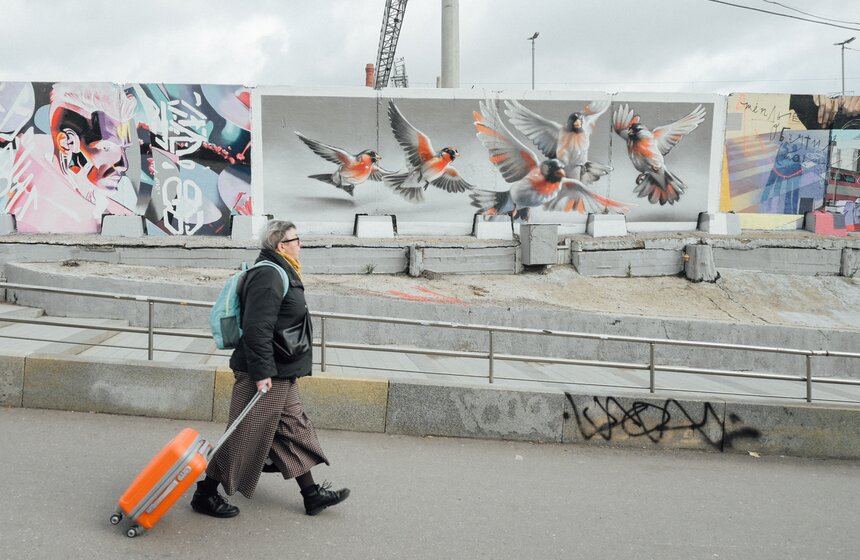 Выставка "Теплые объятия столицы" стартовала возле станции метро "Курская" 15 фото