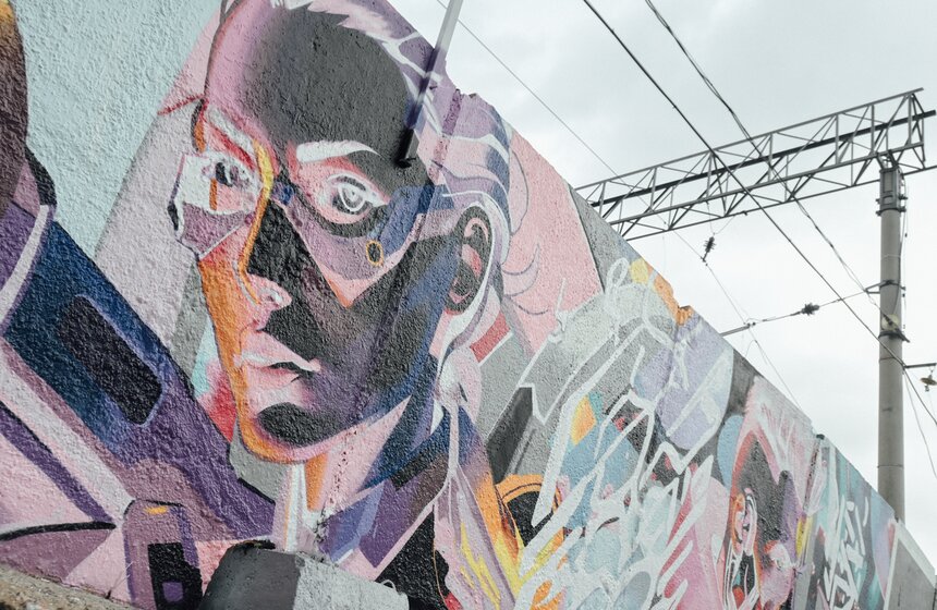 Выставка "Теплые объятия столицы" стартовала возле станции метро "Курская" 19 фото