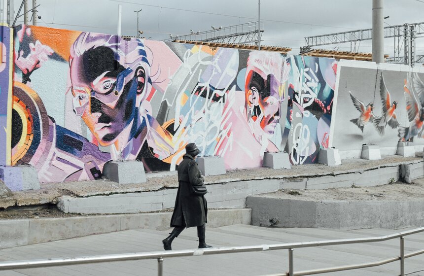 Выставка "Теплые объятия столицы" стартовала возле станции метро "Курская" 5 фото