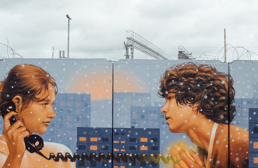 Выставка "Теплые объятия столицы" стартовала возле станции метро "Курская" 6 фото