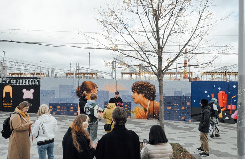 Выставка "Теплые объятия столицы" стартовала возле станции метро "Курская" 7 фото