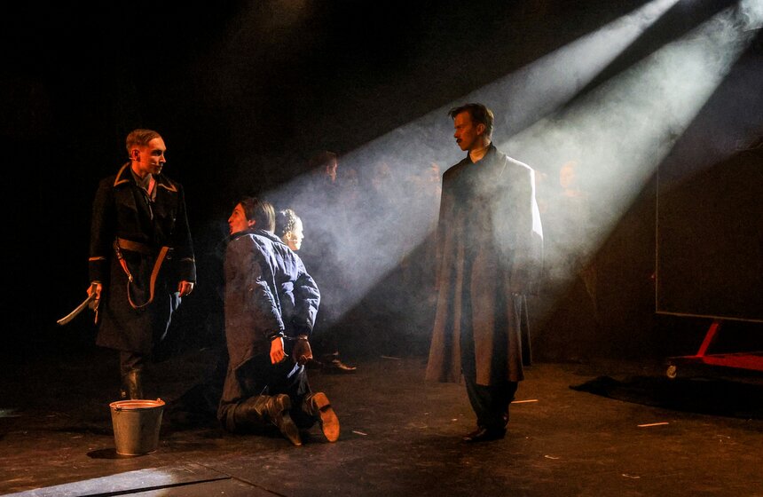 Версию мюзикла "Курс Норд-Ост" представили в учебном театре ГИТИСа 4 фото