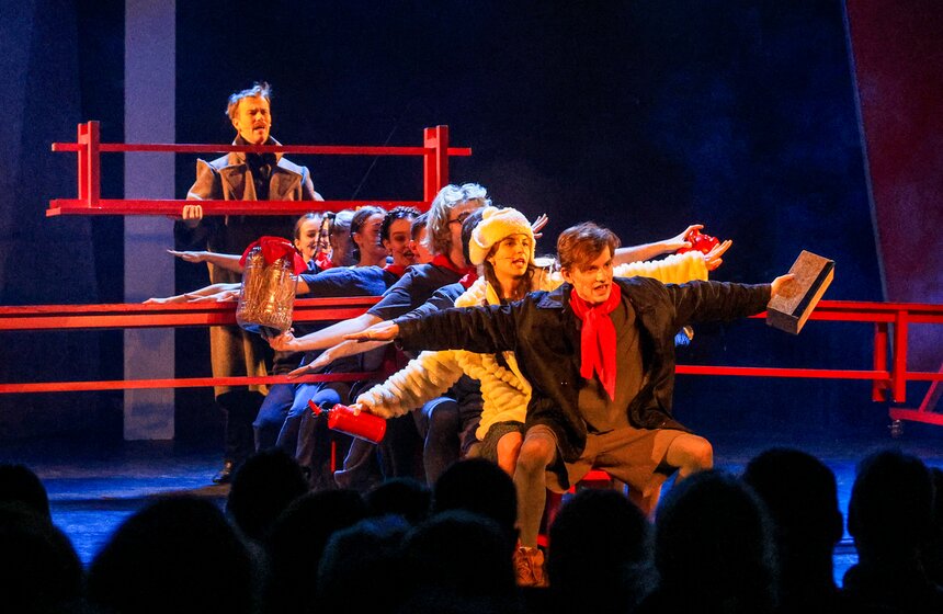 Версию мюзикла "Курс Норд-Ост" представили в учебном театре ГИТИСа 11 фото