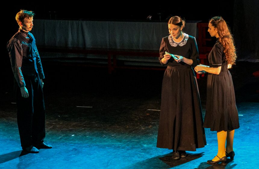 Версию мюзикла "Курс Норд-Ост" представили в учебном театре ГИТИСа 14 фото