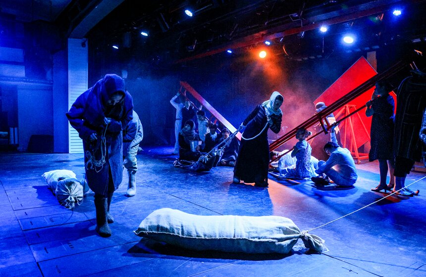 Версию мюзикла "Курс Норд-Ост" представили в учебном театре ГИТИСа 26 фото