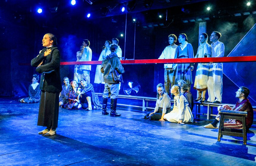 Версию мюзикла "Курс Норд-Ост" представили в учебном театре ГИТИСа 22 фото