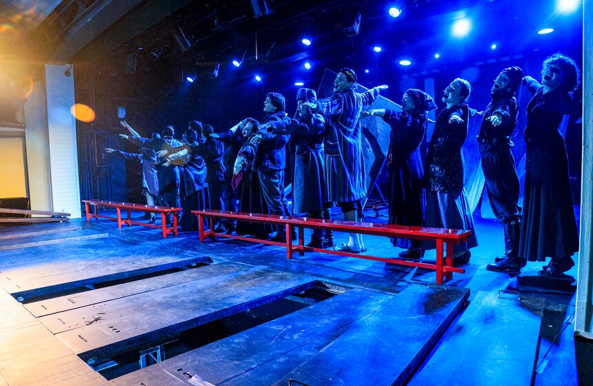 Версию мюзикла "Курс Норд-Ост" представили в учебном театре ГИТИСа 30 фото