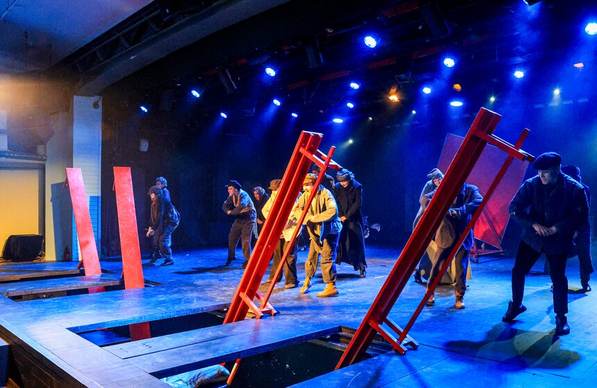 Версию мюзикла "Курс Норд-Ост" представили в учебном театре ГИТИСа 6 фото