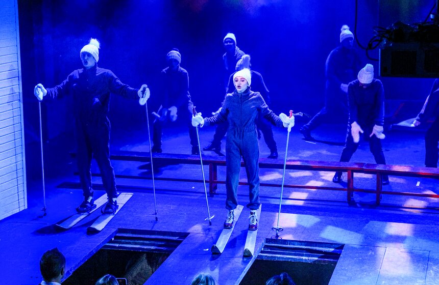 Версию мюзикла "Курс Норд-Ост" представили в учебном театре ГИТИСа 12 фото