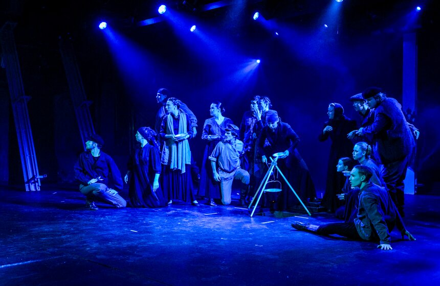 Версию мюзикла "Курс Норд-Ост" представили в учебном театре ГИТИСа 1 фото