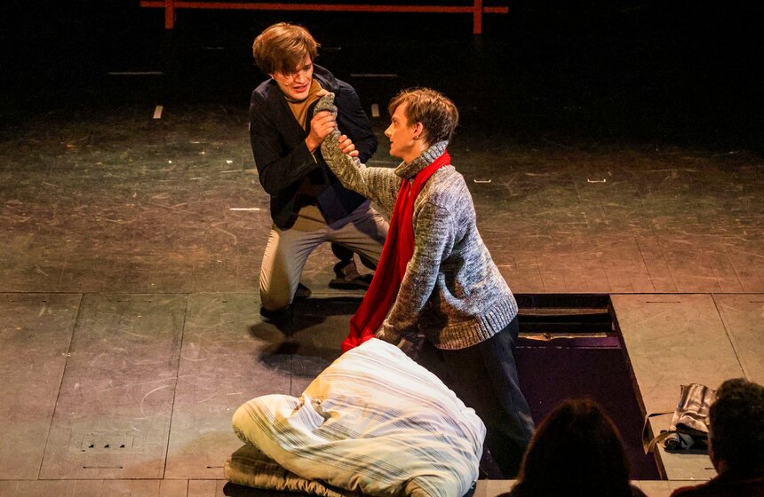 Версию мюзикла "Курс Норд-Ост" представили в учебном театре ГИТИСа 13 фото